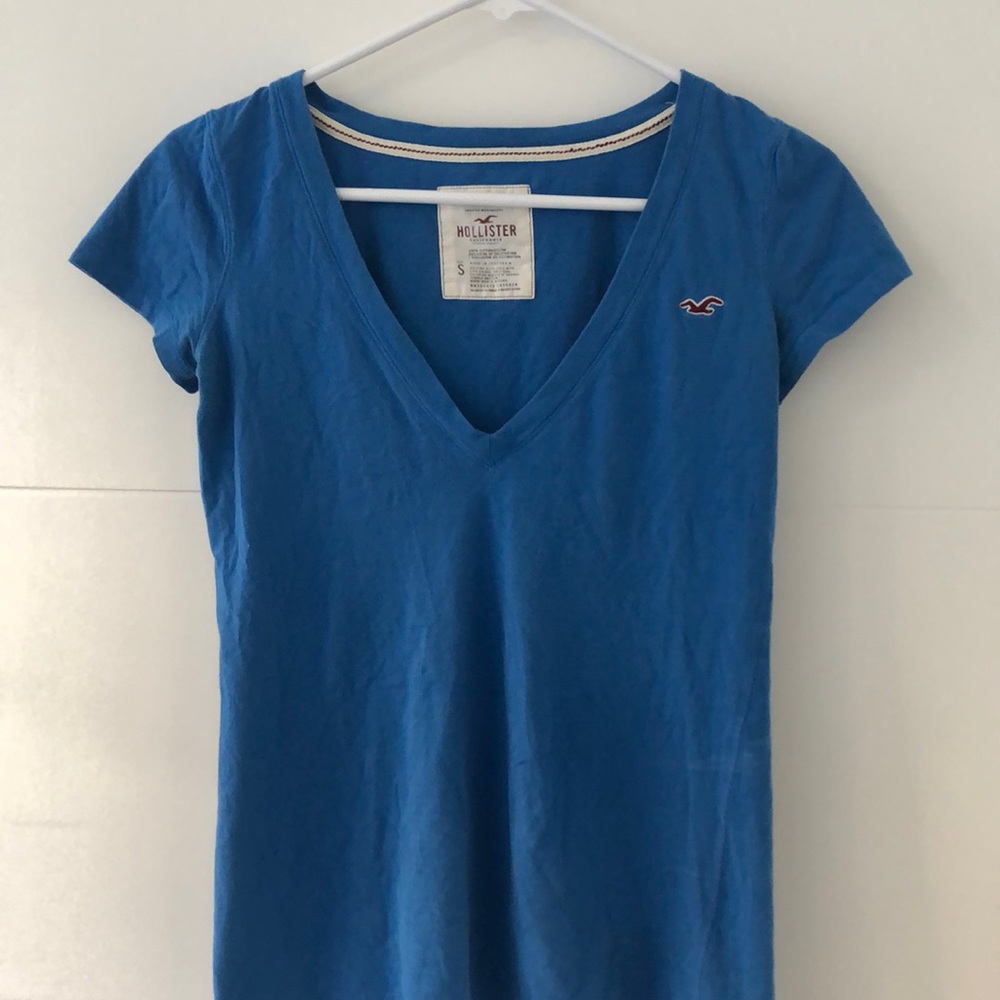 Blue v-neck T-shirt